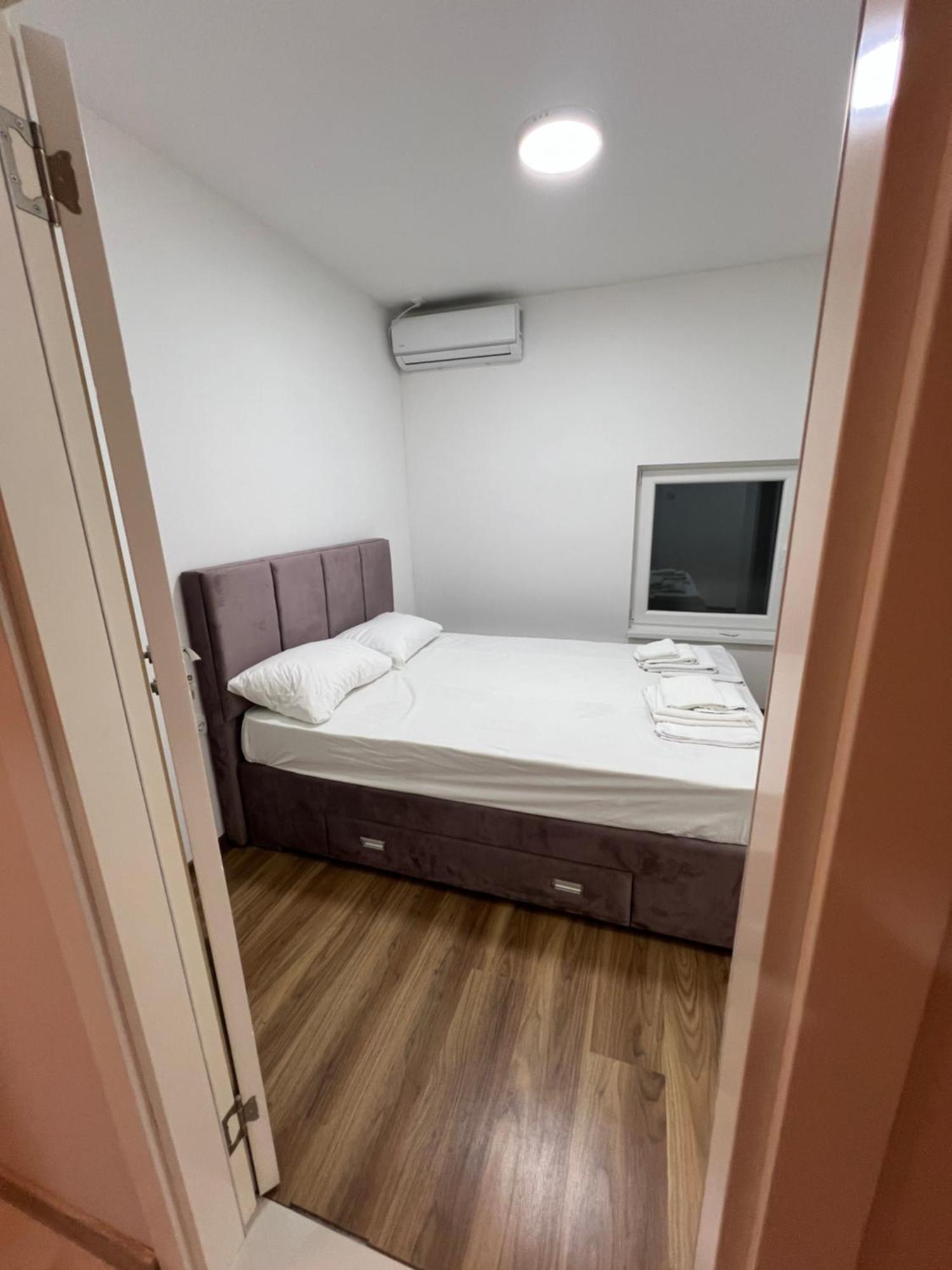 Big House Hotel Petrovaradin Bagian luar foto